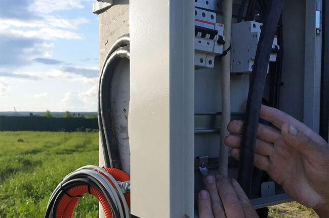 Un panneau extérieur sur une ferme